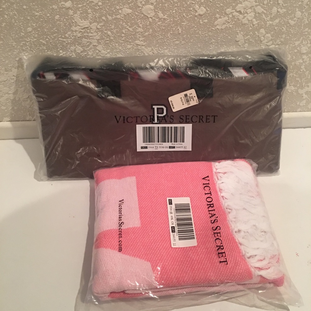 VS Pink Cooler Bag & Beach Blanket Bundle - Picture 3 of 3